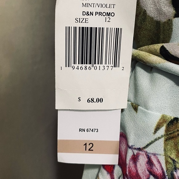 DN Design Floral Handkerchief Hem Dress - Picture 6 of 10